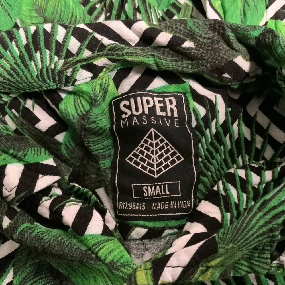 EUC Super Massive Short Sleeve Small - Picture 6 of 6